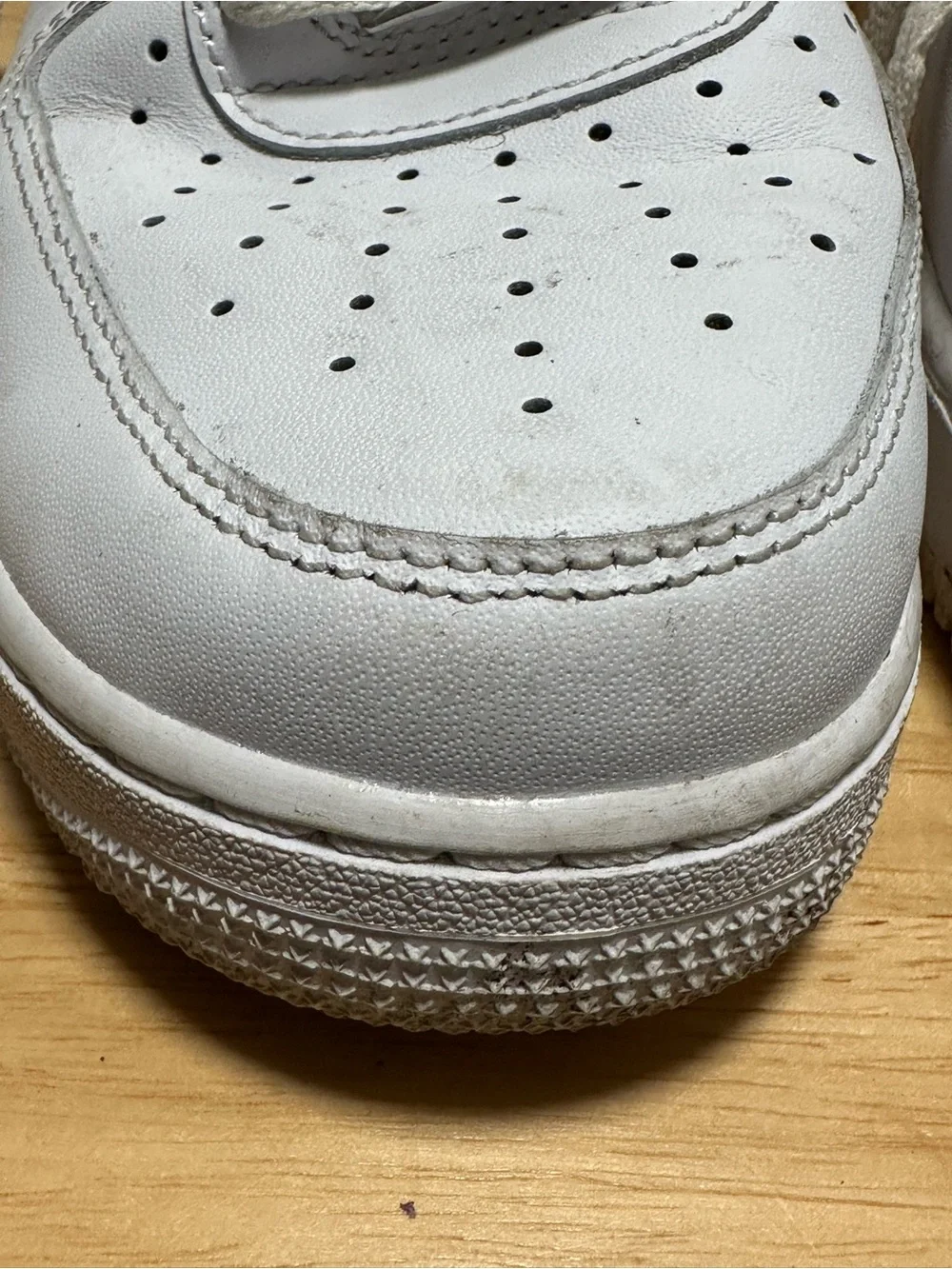 Men’s Nike Air Force AF1 Size 9.5 Swoosh Leather Shoe Sneaker Triple White Low